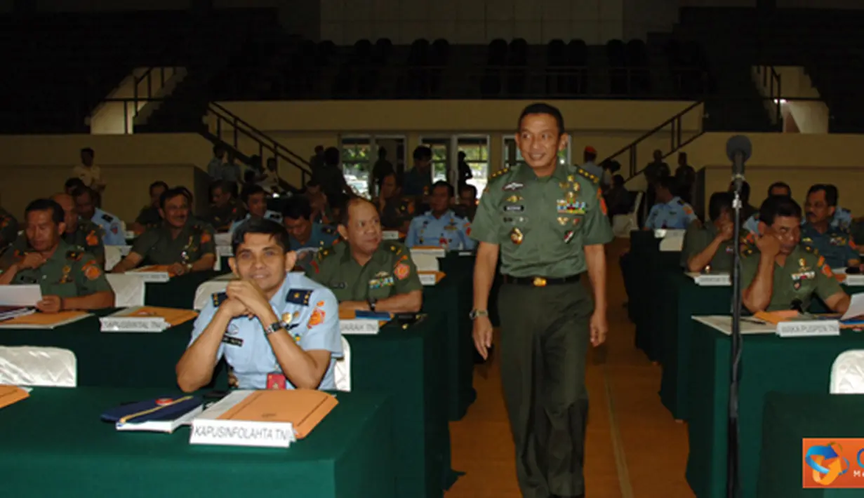 Citizen6, Jakarta: Irjen TNI Letjen TNI Geerhan Lantara, membuka secara resmi Sosialisasi LHKPN yang diikuti oleh 155 Perwira TNI, di Gedung Olah Raga A. Yani Mabes TNI Cilangkap, Jakarta, Rabu (1/8). (Pengirim: Badarudin Bakri).