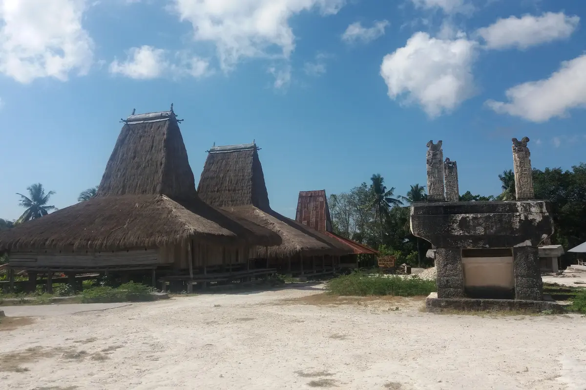 Kisah Tongkat Kepala Emas dan 8 Rumah Induk Warga Sumba 