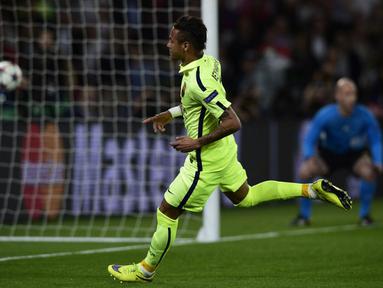 Gole Pembuka Barcelona oleh Neymar. AFP PHOTO / FRANCK FIFE 