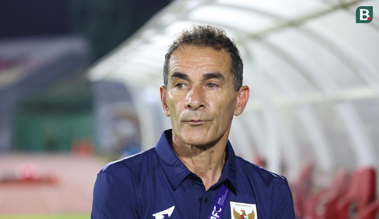 Gerald Vanenburg dalam laga ketiga Grup J Kualifikasi Piala Asia U-23 2026 antara Timnas Indonesia U-23 Vs Timnas Korea Selatan U-23 di Stadion Gelora Delta, Sidoarjo, Selasa (9/9/2025). (Bola.com/Abdul Aziz).