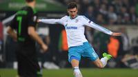 Gelandang berusia 22 tahun, Leon Goretzka saat ini dikaitkan dengan Old Trafford, Leon telah menunda menandatangani kesepakatan baru dengan klub Bundesliga. (AFP/Patrik Stolarz)