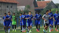 Sesi latihan Persib Bandung pada Kamis (22/2/2018) di Stadion GBLA masih tanpa Michael Essien. (Bola.com/Erwin Snaz)