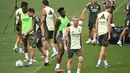 Laga pembuka ini juga disebut-sebut menjadi tolak ukur awal untuk melihat seberapa siap Real Madrid di bawah kendali Xabi Alonso untuk menantang Barcelona di La Liga musim ini. (JAVIER SORIANO/AFP)