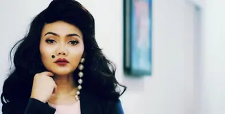 Beberapa waktu silam, Rina Nose menjadi pusat perhatian publik setelah ia memutuskan untuk melepas hijabnya. Tak ayal keputusannya itu pun membuatnya dihujani komentar-komentar pedas dari warganet. (Foto: instagram.com/rinanose16)