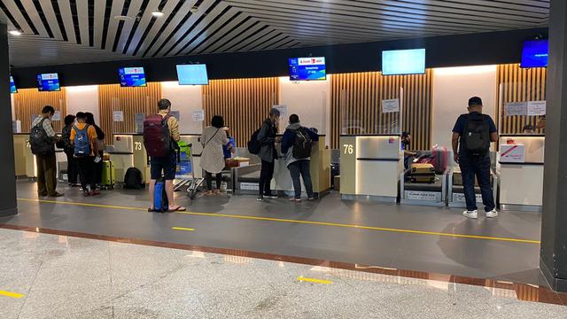 Suasana Bandara Juanda jelang mudik Lebaran 2022. (Dian Kurniawan/Liputan6.com).