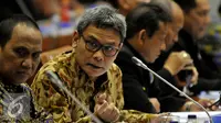 Plt pimpinan KPK Johan Budi mendengarkan Rapat Dengar Pendapat (RDP) dengan Komisi III DPR di Jakarta, Senin (7/9/2015). RDP yang membahas Rencana Kerja dan Anggaran dihadiri BNN, KPK, dan PPATK. (Liputan6.com/Johan Tallo)