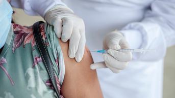 Kemenkes Perluas Vaksinasi COVID-19 untuk WNA