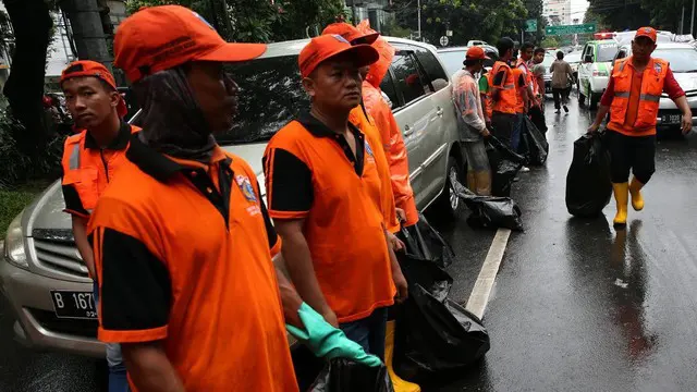 Pelaksana Tugas Gubernur DKI Jakarta Sumarsono mengatakan akan menindak tegas pelaku pelanggaran yang terkait proses rekrutmen para pekerja Penanganan Prasarana dan Sarana Umum (PPSU).