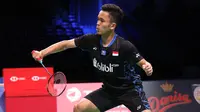 Tunggal putra Indonesia, Anthony Sinisuka Ginting, tersingkir dari Denmark Terbuka 2018 setelah kalah dari Kento Momota, Selasa (16/10/2018). (PBSI)