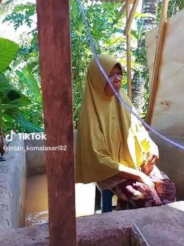 Konten Mandi Lumpur TikTok