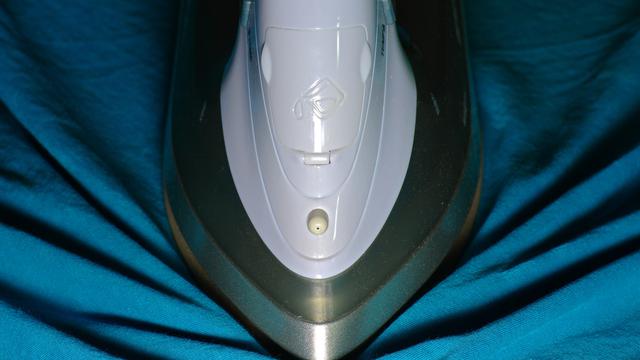 Ilustrasi Menyetrika