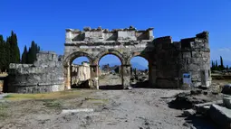 Reruntuhan kota kuno Hierapolis di Denizli, Turki, 6 Agustus 2020. Reruntuhan Hierapolis telah terdaftar sebagai Situs Warisan Dunia UNESCO. (Xinhua/Mustafa Kaya)