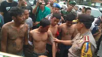 21 perusuh di bentrok angkot vs ojek online diamankan Polres Metro Tangerang Kota (Liputan6.com/Pramita)