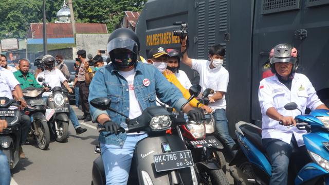 Mengendarai Motor Bobby Nasution Aulia Rachman Daftar Pilwalkot Ke Kpu Medan Regional Liputan6 Com
