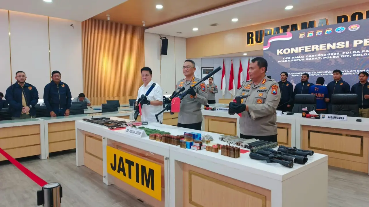 Ungkap kasus penyelundupan senpi ilegal untuk KKB Papua. (Foto: Liputan6.com/Dian Kurniawan)