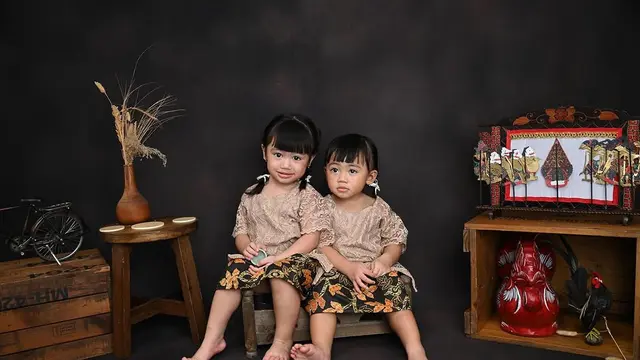 Super Fotogenik, 7 Potret Menggemaskan Anak Felicya Angelista dan Caesar Hito Kenakan Baju Adat Jawa (instagram/felicyangelista_).