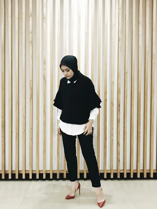 [Bintang] Tampil Aman dalam 5 Balutan Monokrom ala Ayudia Bing Slamet