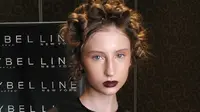 Setelah sukses bekerja di NYFW, Ryan Ogilvy mengadaptasi beberapa tren makeup yang akan segera hits.