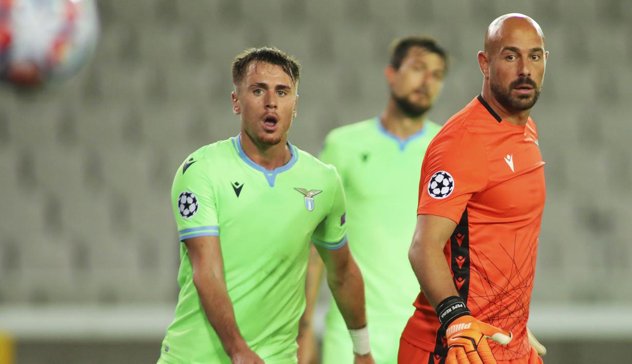 Pepe Reina - Kiper berusia 38 tahun ini merupakan kiper keempat dengan perolehan clean sheets terbanyak pada abad ke-21. Mantan kiper Liverpool itu berhasil membuat gawangnya tidak kebobolan sebanyak 343 kali di berbagai kompetisi. (Foto: AP/Olivier Matthys)