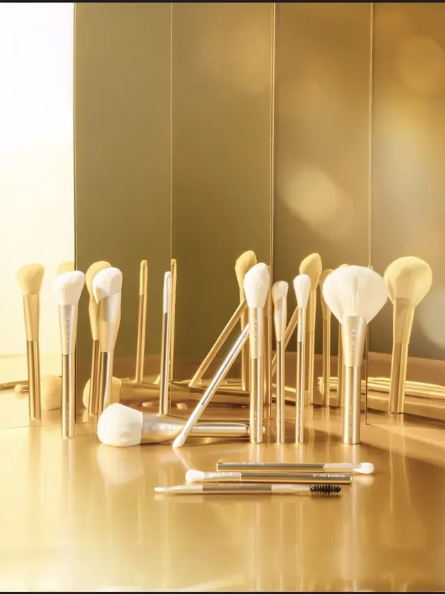 AERIS Beaute Golden Silk Brush Set