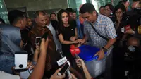 Ketua Pansus Pelindo II Rieke Diah Pitaloka memberikan keterangan di Gedung KPK, Jakarta, Kamis (10/3/2016). (Liputan6./com/Helmi Fithriansyah)