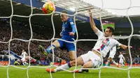 Jamie Vardy striker Leicester City terpilih sebagai pemain terbaik Premier League pada bulan Oktober 2015.