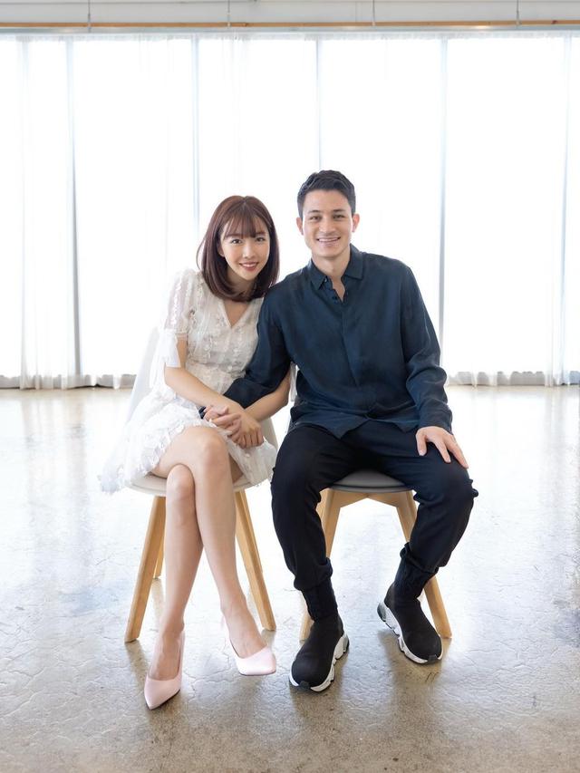 Umumkan Pernikahan, Ini 8 Potret Mesra Sunny Dahye dan Chris Okano