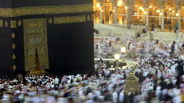 [MITOS] Mengintip Enam Tradisi Unik Saat Haji