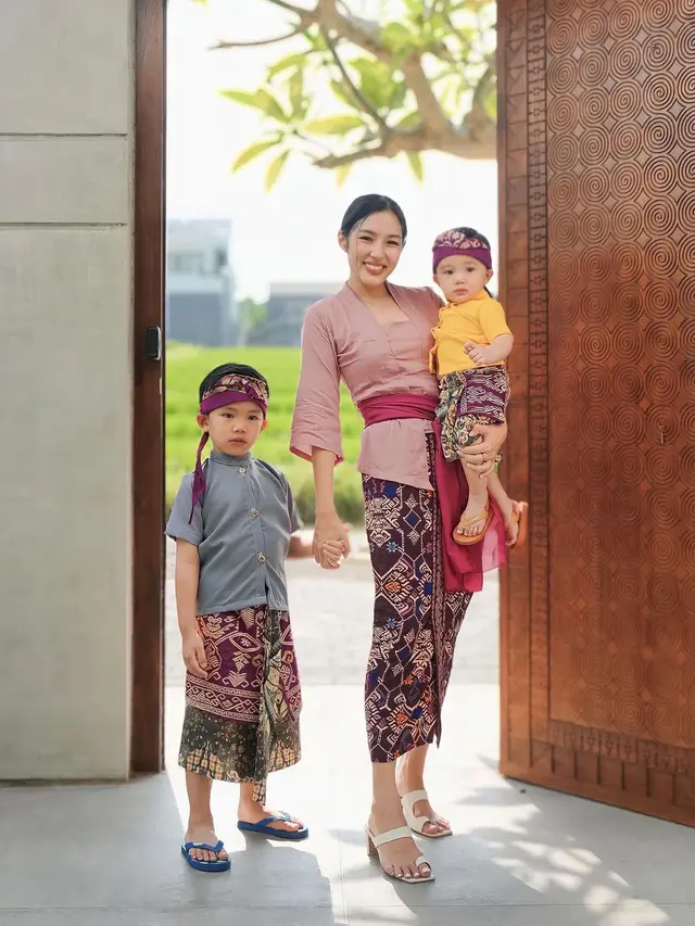 Tiffany Soesanto dan kedua anaknya (Instagram/tiffanysoesanto)