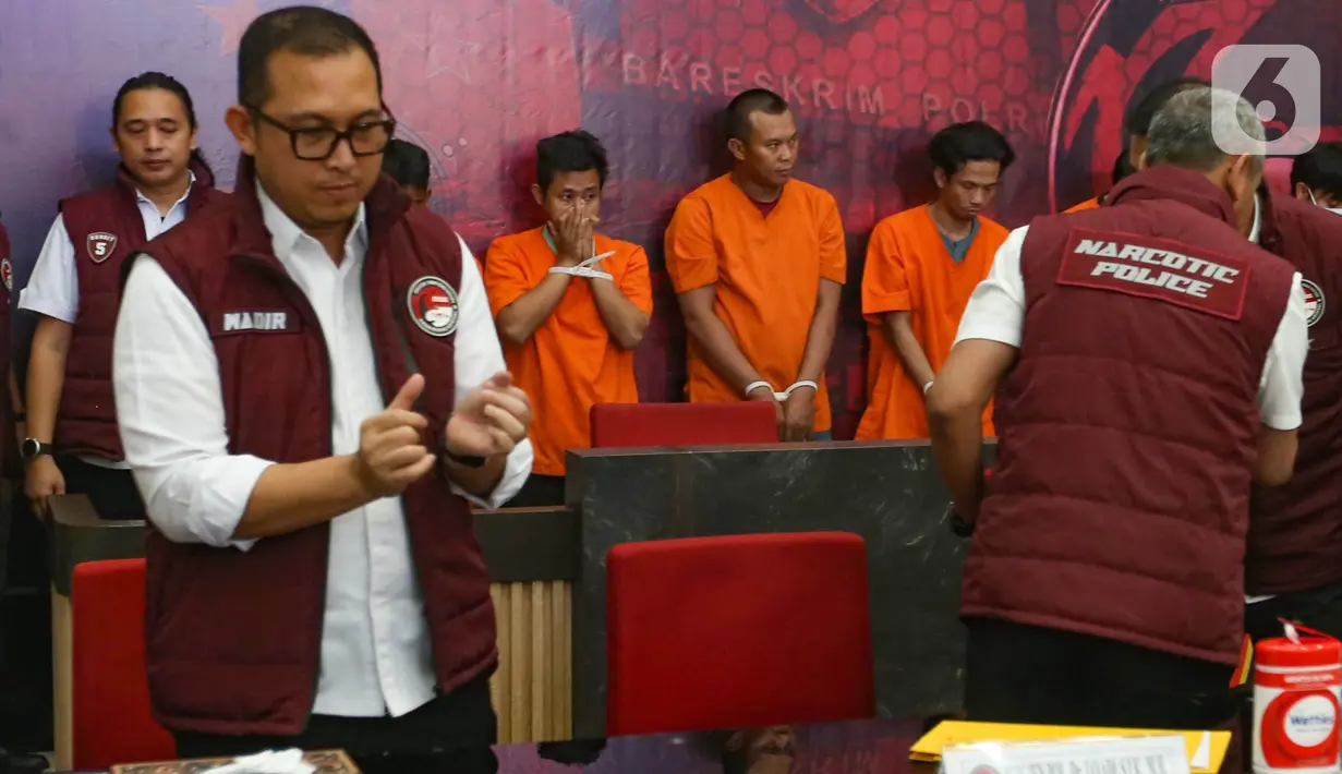 Pengungkapan kasus ini atas kerja sama antara Polri dengan beberapa stakeholder terkait, antara lain Dirjen Bea Cukai Pusat, BPOM, PPATK, Direktur Narkoba Polda Aceh, Direktur Narkoba Polda Kalbar, Kanwil Bea Cukai Polda Aceh, dan Polres Aceh Utara. (merdeka.com/Arie Basuki)