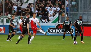 Gelandang Timnas Indonesia U-23, Ivar Jenner saat memperkuat FC Utrecht U-21 di musim 2023/2024. (Instagram Ivar Jenner)