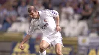 Zinedine Zidane mengenakan jersey Real Madrid pada final Liga Champions 2001-2002.  (FOTO / La Liga)