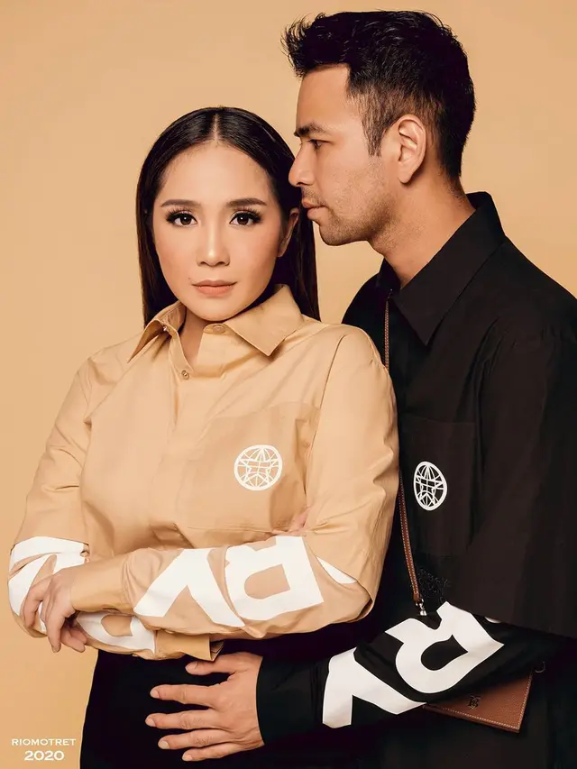 Foto Pemotretan Raffi Ahmad dan Nagita Slavina, Gayanya Bak Masih ABG. (Sumber: Instagram/riomotret)