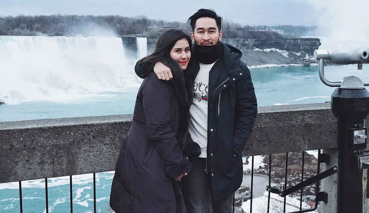 Syahnaz mengaku kerepotan saat ditinggal oleh mereka yang selama ini mengurus rumahnya. "Kalau di rumah jelas kerepotan banget, jadi pring nyuci sendiri segala macem beres-beres sendiri," imbuhnya. (Foto: instagram.com/syahnazs)