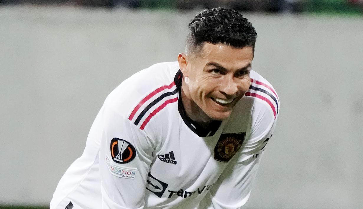 Terlepas dari insiden foto dengan fans, Ronaldo menunjukkan performa yang cukup bagus di laga melawan Sheriff. Pelatih Erik ten Hag sangat terkesan dengan aksi pemain berusia 37 tahun dan berharap lebih banyak gol datang darinya. (AP/Sergei Grits)