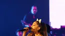 Penampilan Ariana pada pembukaan konsernya semakin luar biasa, dibarengi dengan tayangan video 'Bang Bang'. (Galih W. Satria/Bintang.com)