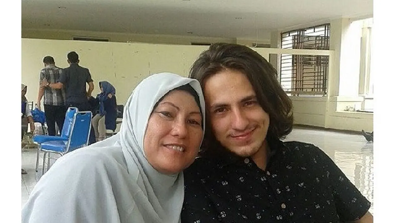 Kondisi Membaik, Ini 6 Potret Kebersamaan Dylan Carr dengan Kedua Orang Tuanya