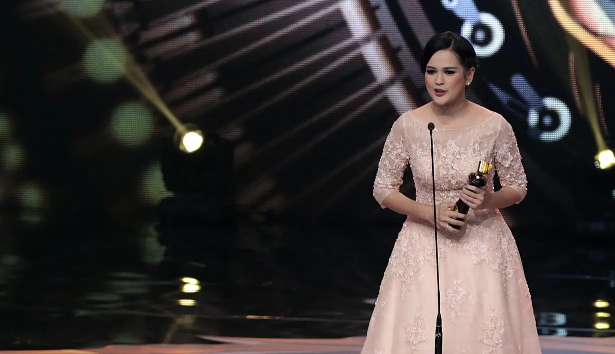 Sejak terjun ke dunia akting, Cut Meyriska telah membintangi beberapa judul sinetron. Di FFB 2017 ini, ia dinobatkan sebagai Pemeran Wanita Terpuji Serial Televisi berkat sinetronnya yang berjudul Putri Titipan Tuhan. (Deki Prayoga/Bintang.com)