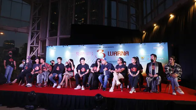 Amanda Rawles bermain bersama Arbani Yasiz dan Teuku Rassya dalam film Ranah 3 Warna