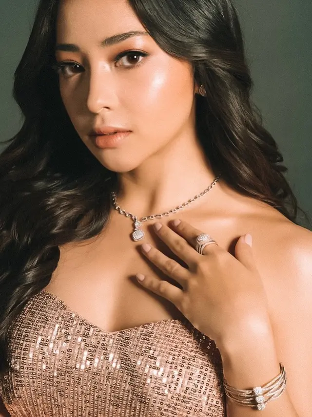 Luncurkan Brand Perhiasan, Ini 6 Potret Glamor Nikita Willy