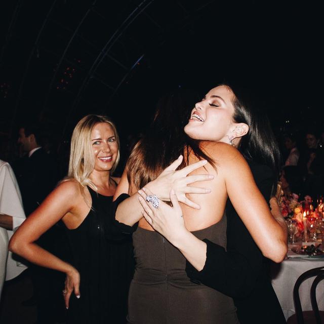 Tampil Akrab, Ini 5 Potret Selena Gomez Bareng Hailey Bieber yang Tengah Viral