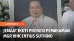Ribuan jemaat mengikuti prosesi pemakaman Uskup Surabaya Mgr. Vincentius Sutikno Wicaksono di Gereja Puhsarang, Kediri, Jawa Timur. Uskup Vincentius dimakamkan di Mausoleum Puhsarang yang merupakan khusus untuk pemakaman uskup dan romo.