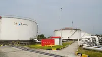 Kilang milik PT Pertamina. Harga minyak mentah jenis Brent berjangka diperdagangkan di atas USD 90 setelah ditutup 1,1% lebih tinggi pada Rabu 10 April 2024, sementara harga West Texas Intermediate (WTI) mendekati USD 86 per barel. Ini terkait perang Israel Iran.