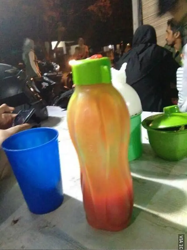 6 Momen Nyeleneh yang Terjadi di Warung Ini Absurd, Enggak Habis Pikir