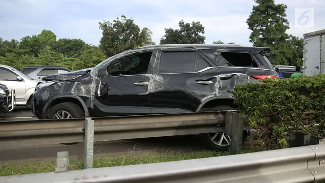 Kecelakaan Fortuner dengan Truk Boks, Lalin Tol Jagorawi Arah Jakarta Tersendat