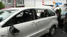 Sebuah minibus yang berisi sembilan orang dihancurkan dan ditembaki dua kendaraan lainnya di kawasan Senayan. 