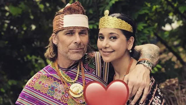 Raih Penghargaan Bunda Etnik Indonesia, Ini 6 Potret Ayu Azhari Pakai Baju Tradisional