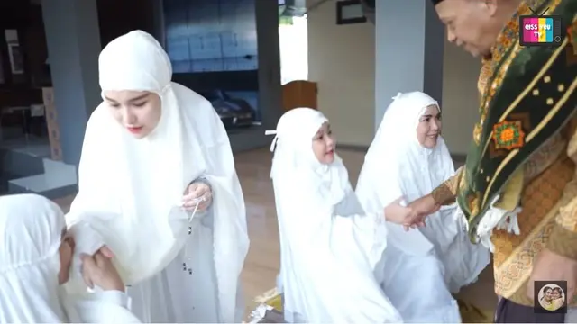 Kurban 3 Sapi, Ini 6 Potret Suasana Rumah Ayu Ting Ting Rayakan Idul Adha 2022