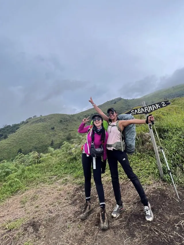 Potret Outfit Febby Rastanty Saat naik gunung, credit: @febbyrastanty