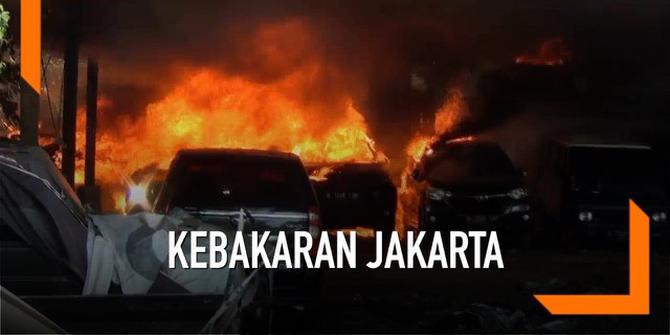 VIDEO: Akibat Pembakaran Sampah 6 Mobil Hangus Terbakar